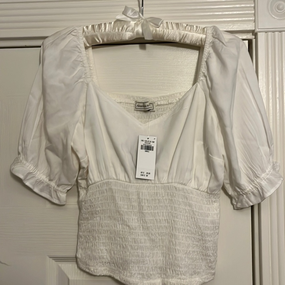 Brand new adorable Abercrombie white shirt!